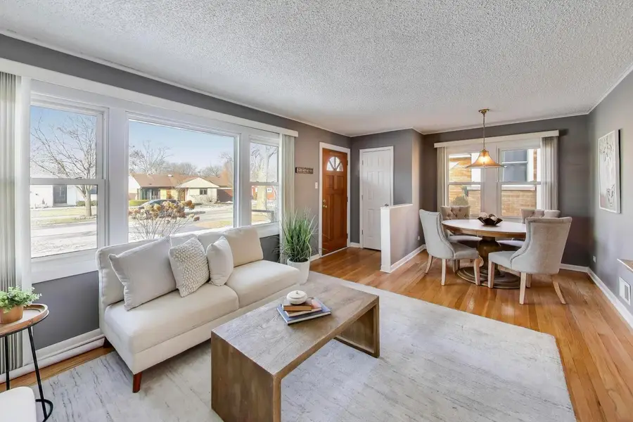 823 N Fernandez Avenue, Arlington Heights, IL 60004 - Image #3