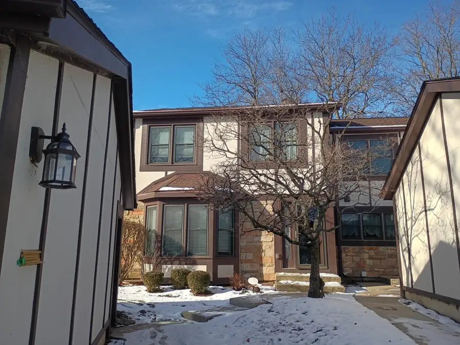 46 White Oak Circle #46, Saint Charles, IL 60174 - #2