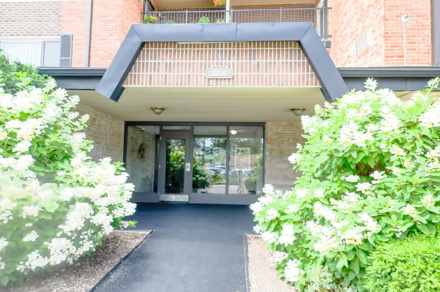 1206 S New Wilke Road #108, Arlington Heights, IL 60005 - Image #2