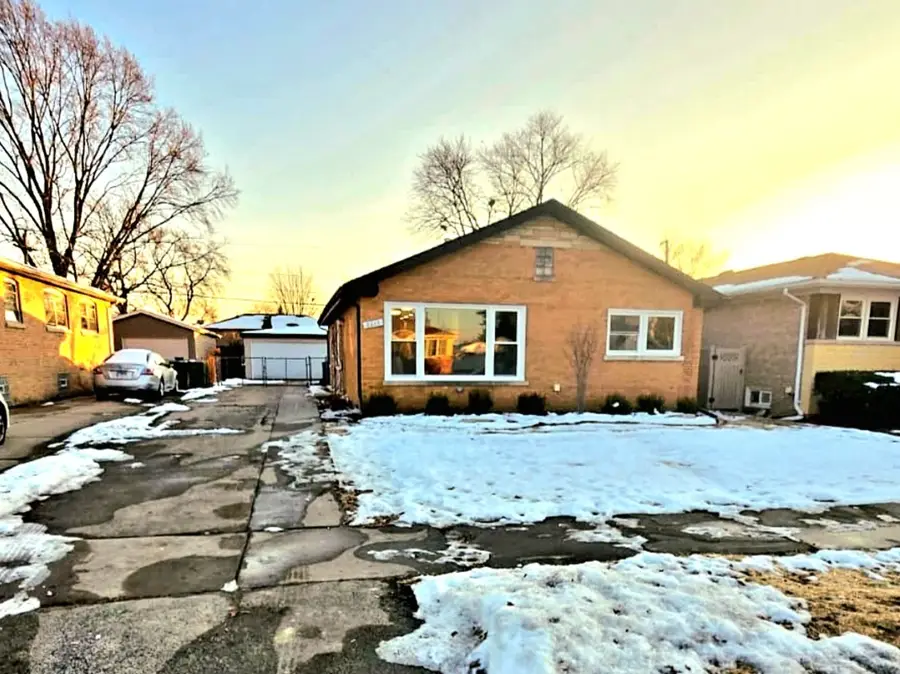 2817 W 100th Place, Evergreen Park, IL 60805 - Image #2