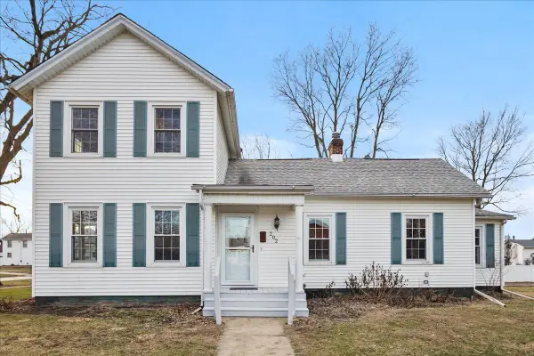 202 N Cherry Street, El Paso, IL 61738