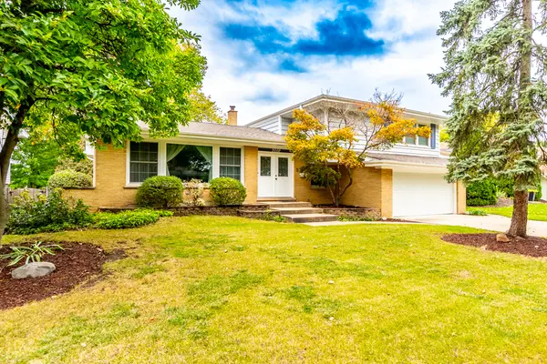 2002 N Eastwood Drive, Arlington Heights, IL 60004