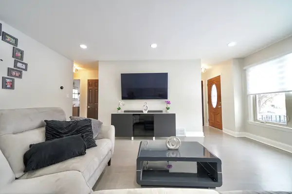 7122 W Agatite Avenue, Norridge, IL 60706