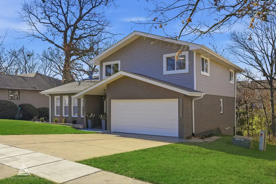 904 Hillview Drive, Lemont, IL 60439 - Image #3