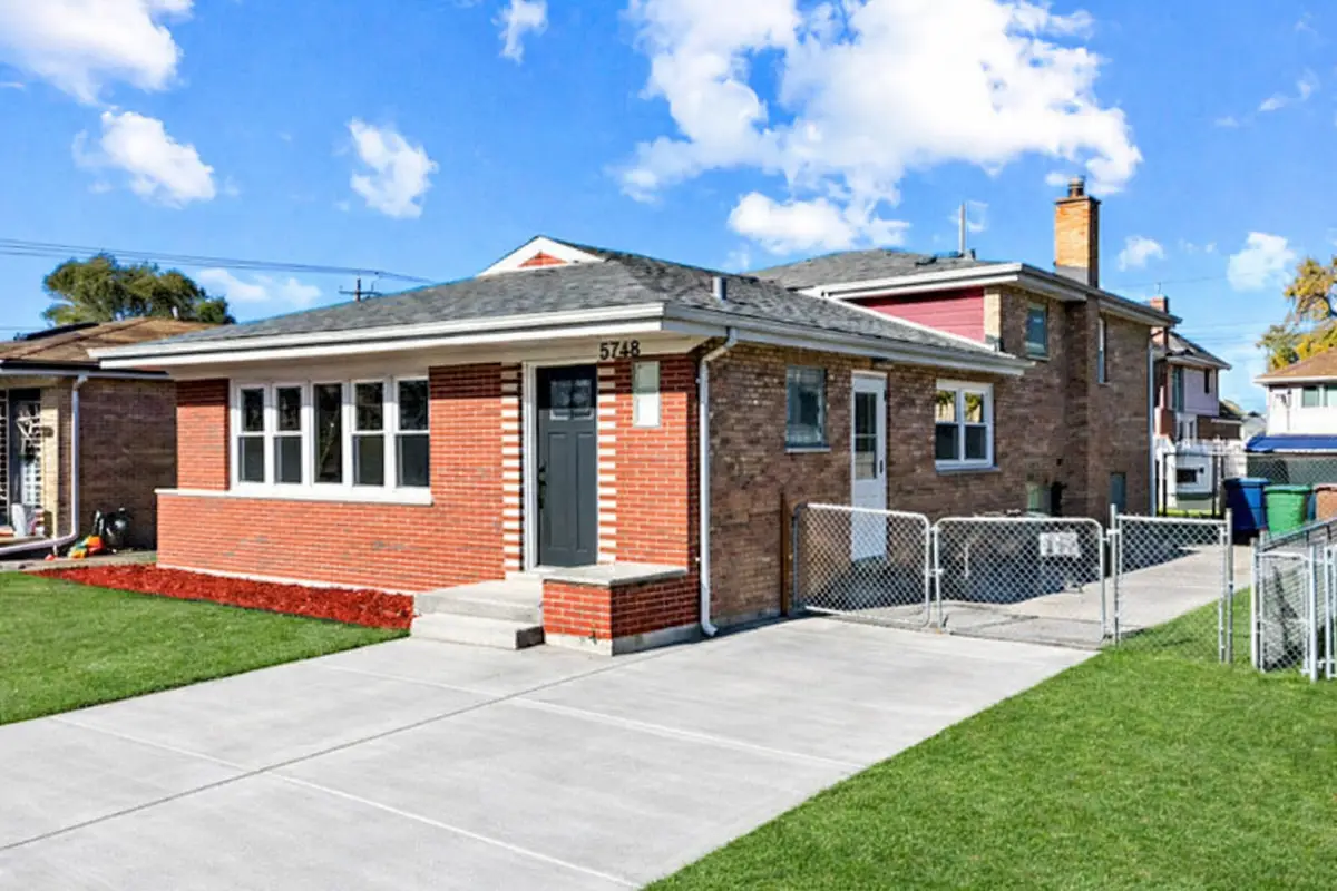 5748 W 89th Place, Oak Lawn, IL 60453 - Image #1