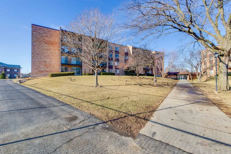 1103 S Hunt Club Drive #223, Mount Prospect, IL 60056 - Image #2