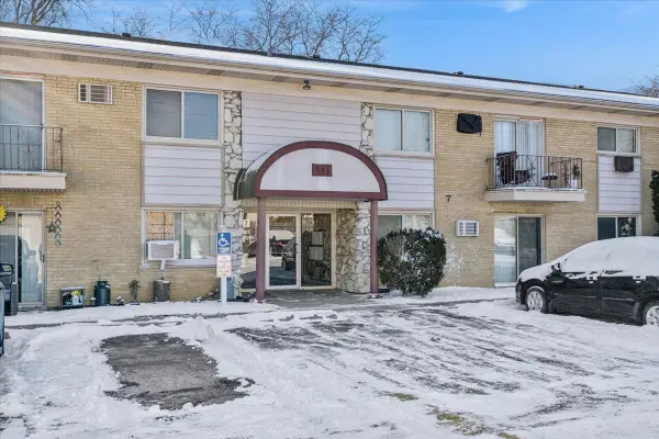 501 Carlysle Drive #7, Clarendon Hills, IL 60514