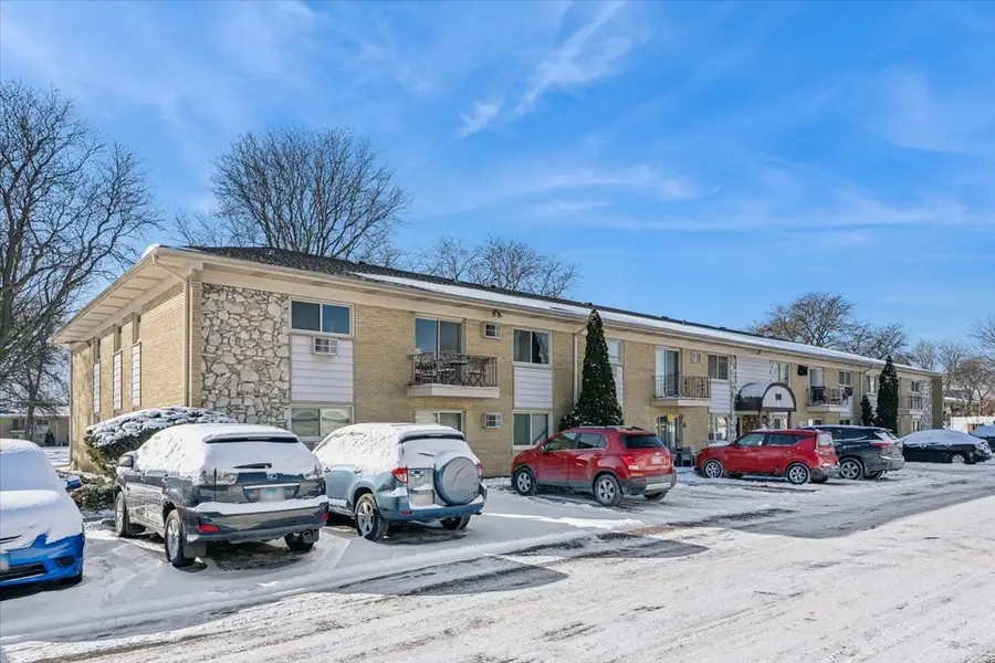 501 Carlysle Drive #7, Clarendon Hills, IL 60514 - Image #2