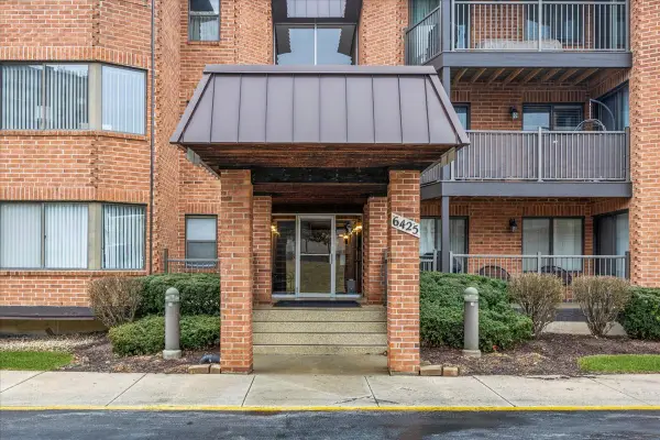 6425 Clarendon Hills Road #211, Willowbrook, IL 60527