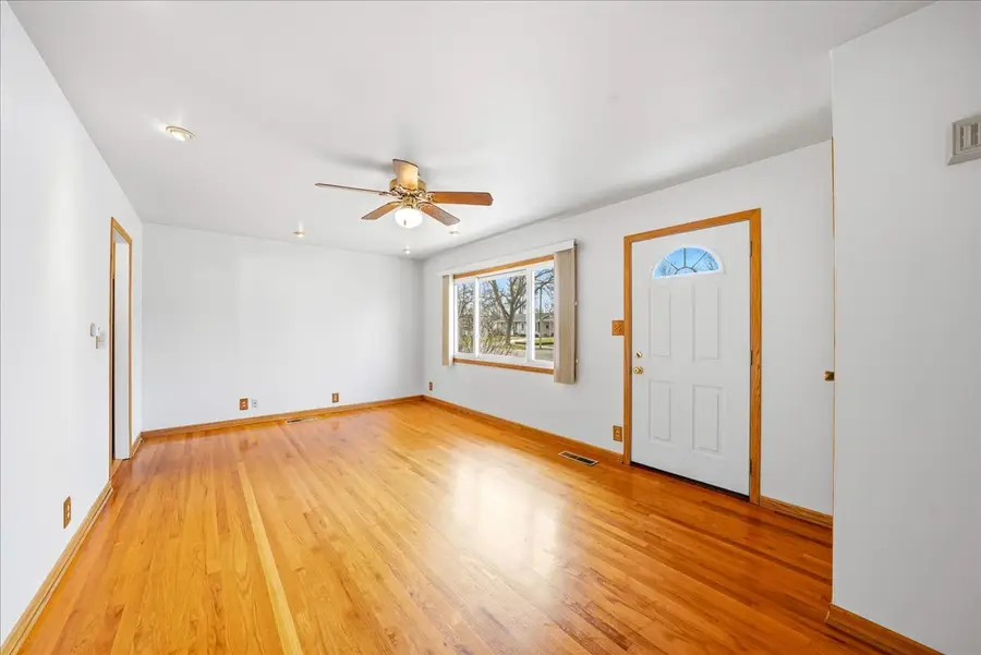 900 Brentwood Drive, Joliet, IL 60435 - Image #2