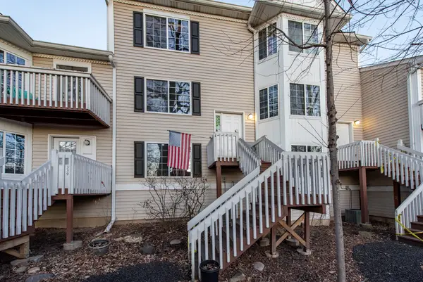 341 W Treehouse Lane #11-4, Round Lake, IL 60073