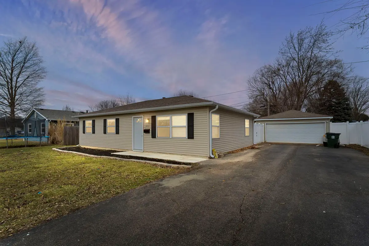 303 Spruce Street, North Aurora, IL 60542 - Image #1