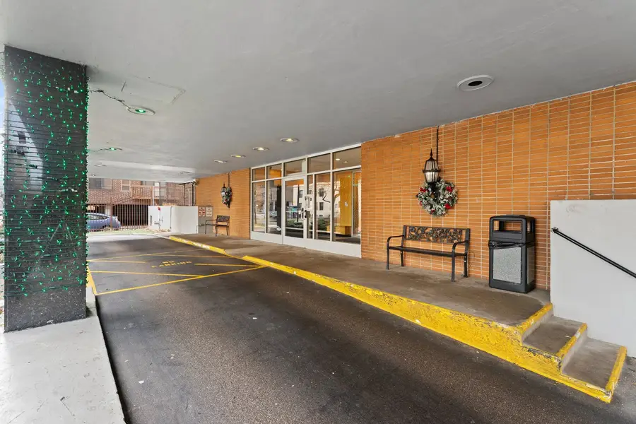 6118 N Sheridan Road #204, Chicago, IL 60660 - Image #2