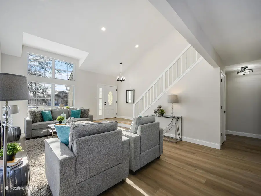 1100 N Warwick Circle, Hoffman Estates, IL 60169 - Image #3