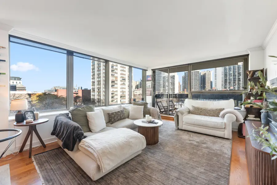 1455 N Sandburg Terrace #608, Chicago, IL 60610 - Image #2