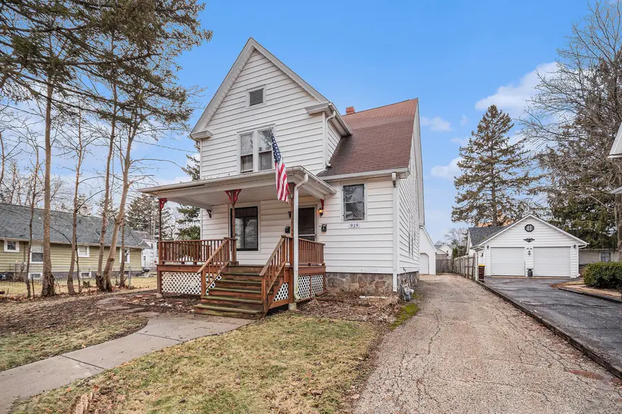 919 Clay Street, Woodstock, IL 60098 - Image #2