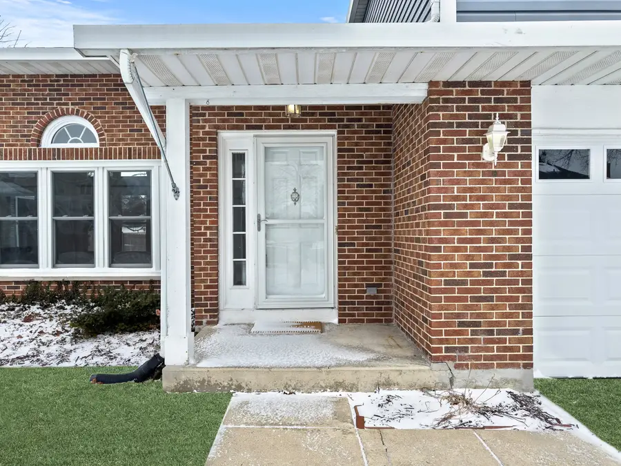 607 Wainsford Drive, Hoffman Estates, IL 60169 - Image #2