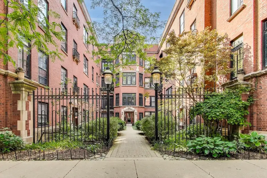 2918 N Pine Grove Avenue #3, Chicago, IL 60657 - #2