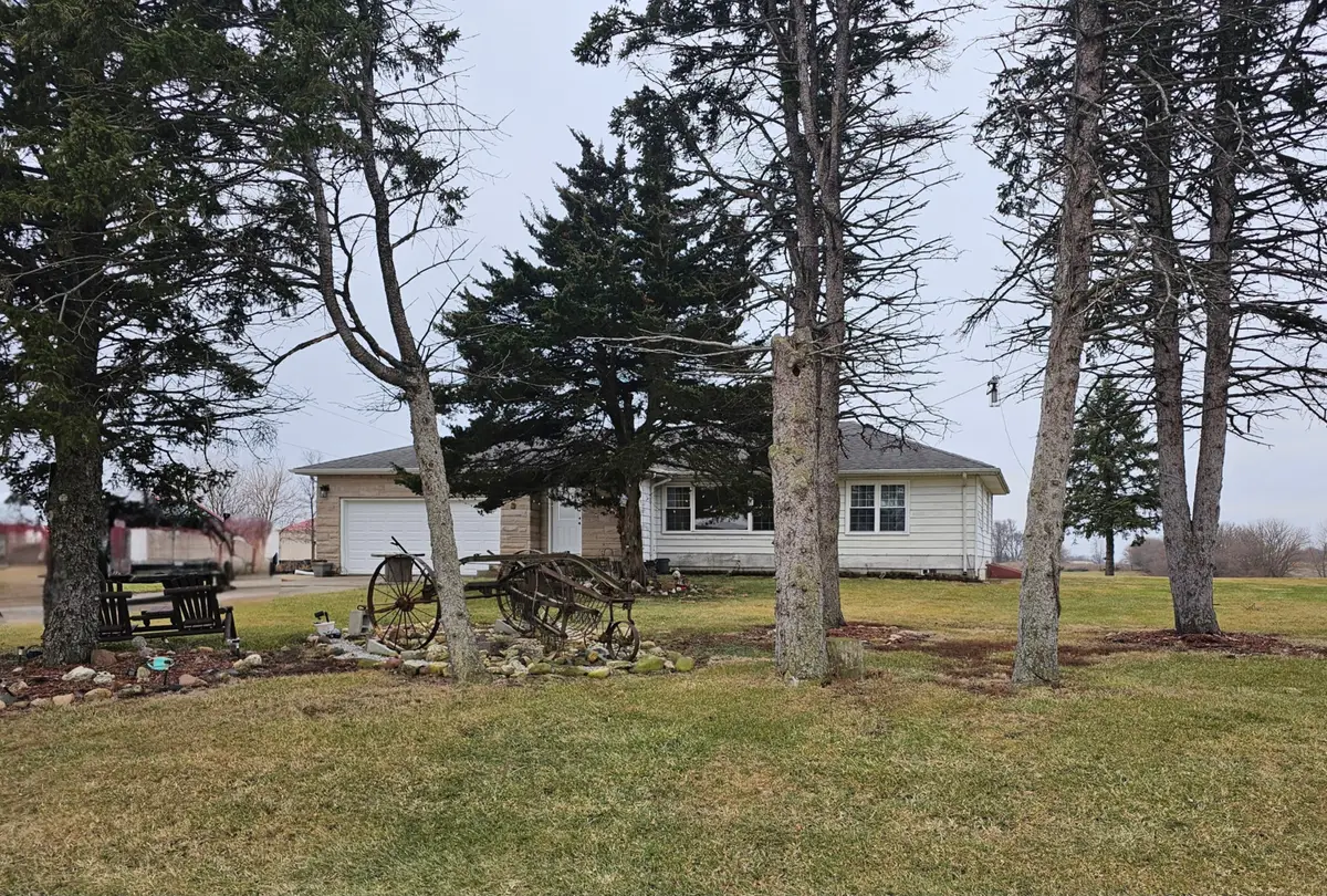 17954 E 10500n Road, Grant Park, IL 60940 - Image #1