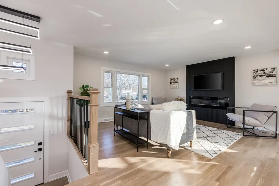 9132 Lincolnwood Drive, Evanston, IL 60203 - Image #3