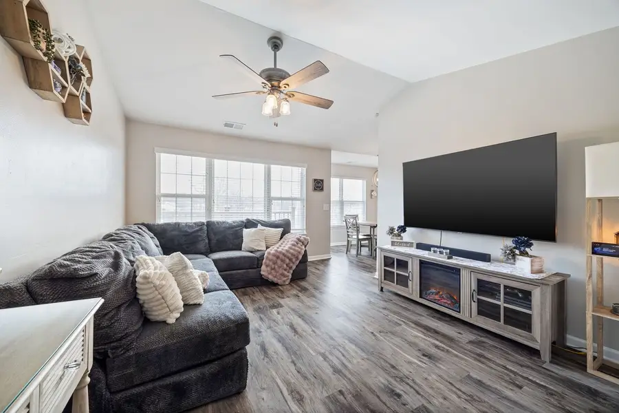 1281 N Red Oak Circle #3, Round Lake Beach, IL 60073 - Image #2