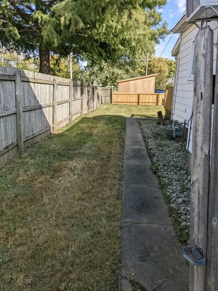 605 S Sycamore Street, Villa Grove, IL 61956 - Image #2