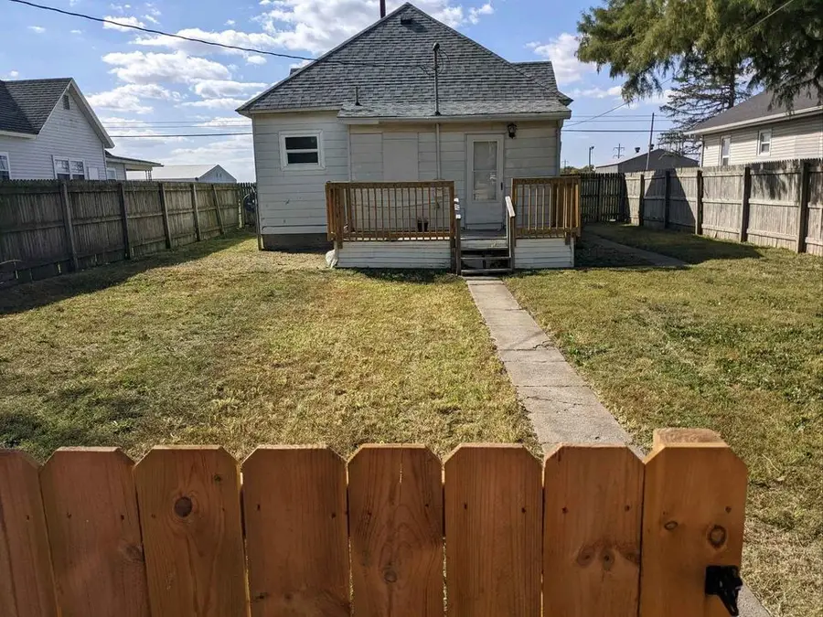 605 S Sycamore Street, Villa Grove, IL 61956 - Image #3