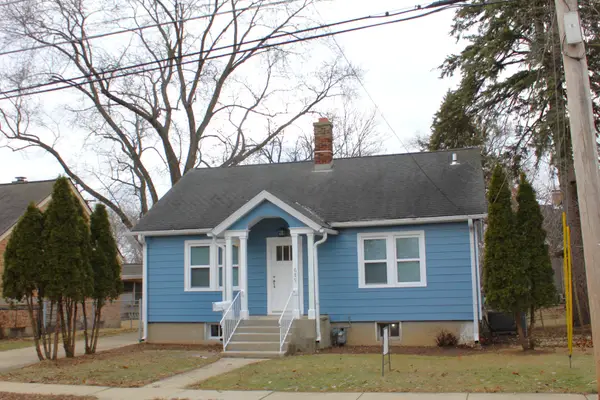 689 Bent Street, Elgin, IL 60120