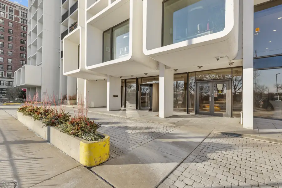 3200 N Lake Shore Drive #1403, Chicago, IL 60657 - Image #2