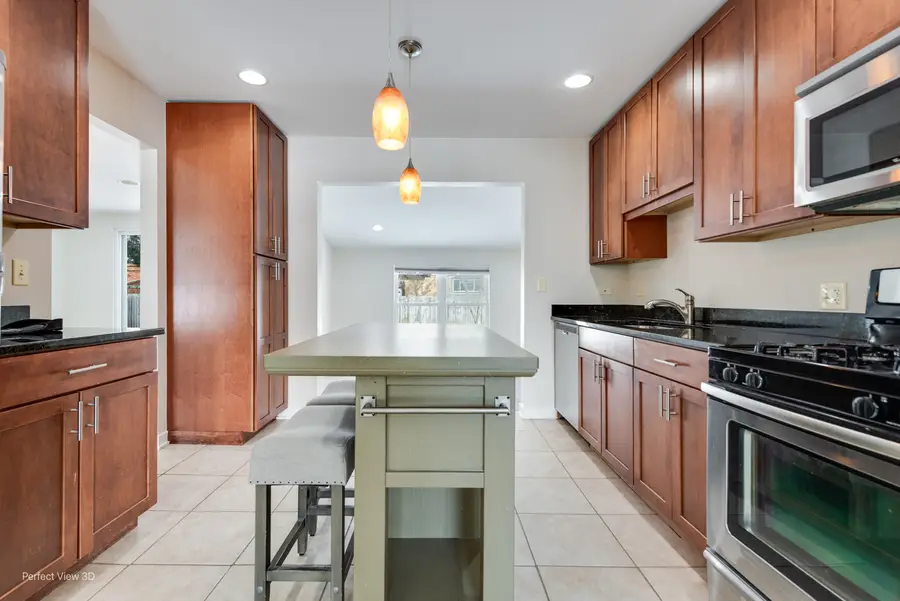 226 Charlotte Place, Mundelein, IL 60060 - Image #2