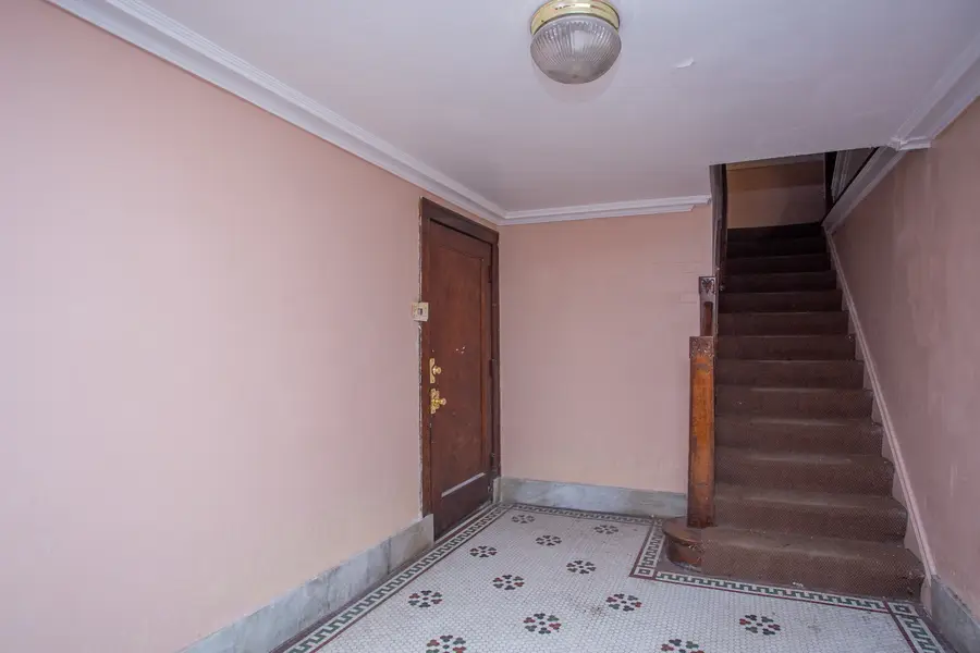 7637 S Phillips Avenue, Chicago, IL 60649 - Image #2