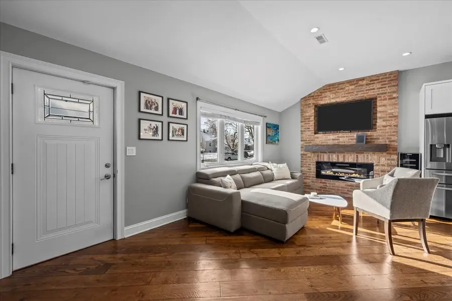 926 S Golf Cul De Sac Street, Des Plaines, IL 60016 - Image #2