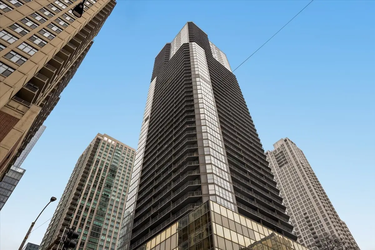 10 E Ontario Street #4404, Chicago, IL 60611 - Image #1