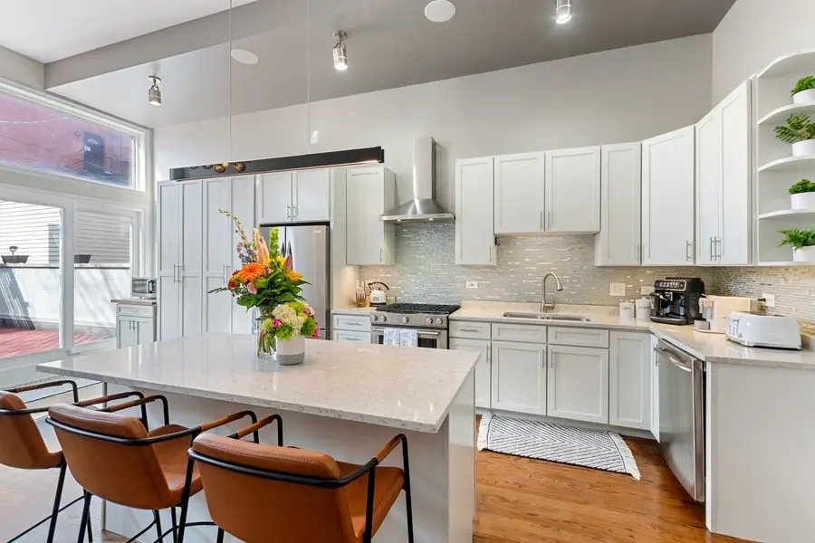 1527 W Pearson Street, Chicago, IL 60642 - Image #3