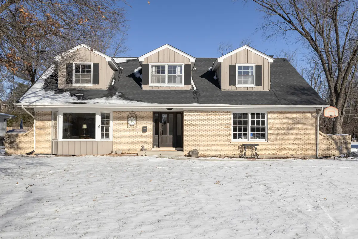 17 Camberley Court, Hinsdale, IL 60521 - Image #1