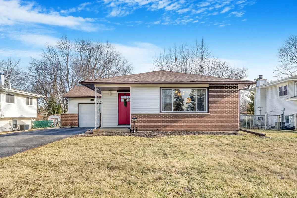 987 Lakewood Drive, Bartlett, IL 60103 - Image #1