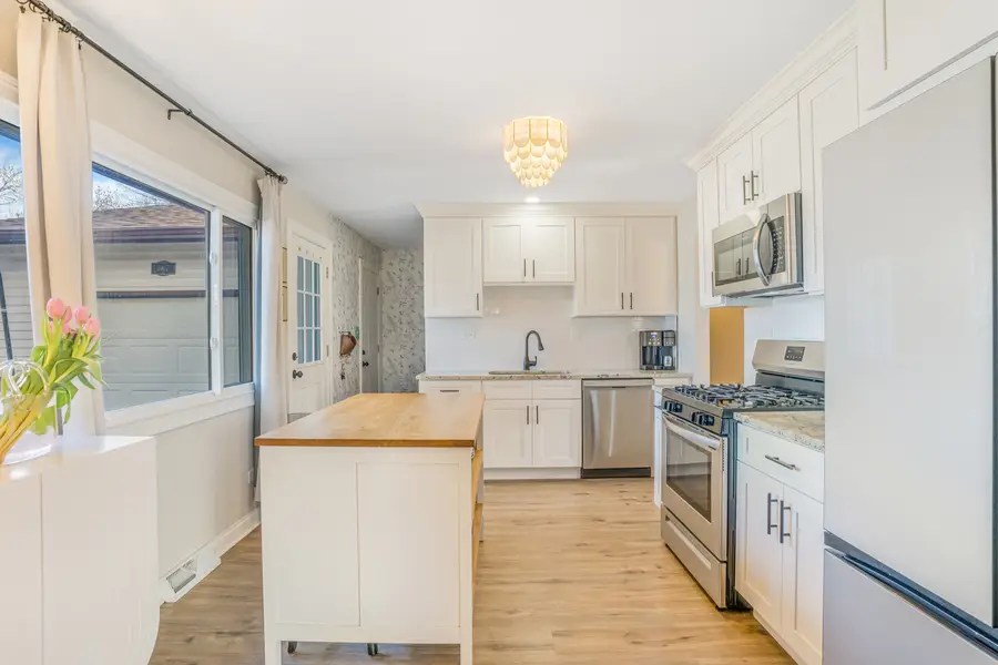 987 Lakewood Drive, Bartlett, IL 60103 - Image #3