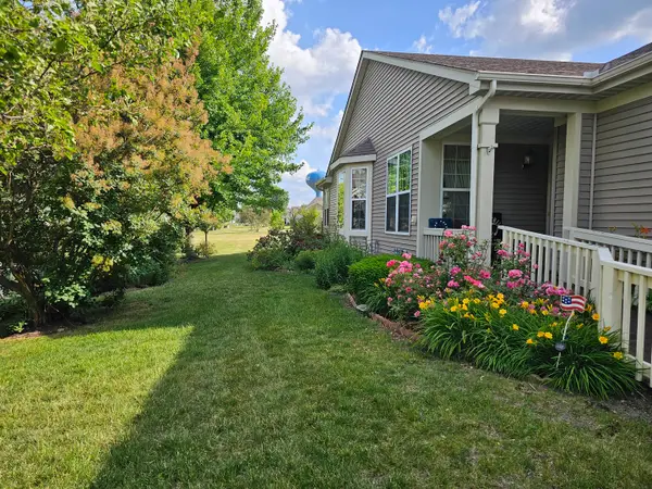 21201 Lily Lake Lane, Crest Hill, IL 60403