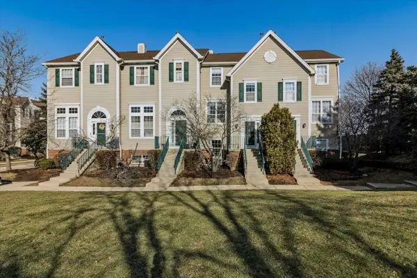 2416 Courtyard Circle #2, Aurora, IL 60506