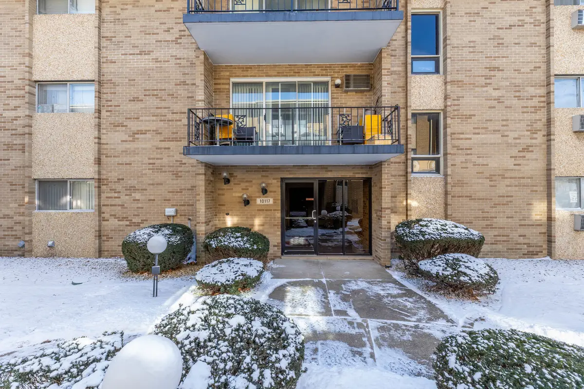 10117 S Cicero Avenue #206, Oak Lawn, IL 60453 - Image #1