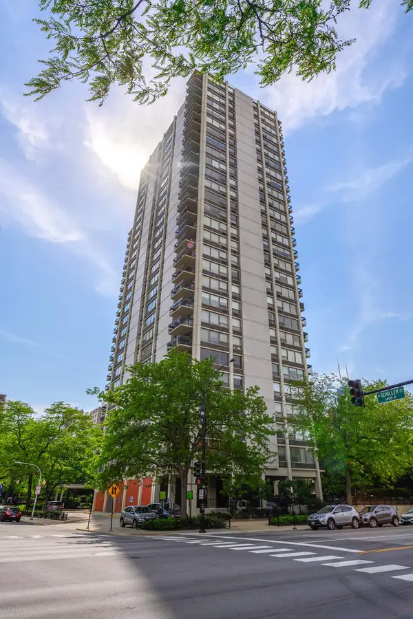 1360 N Sandburg Terrace #1212C, Chicago, IL 60610
