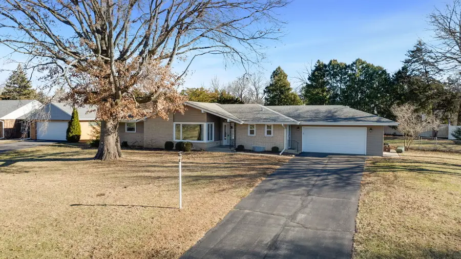 2209 Edgebrook Drive, Rockford, IL 61107 - Image #2