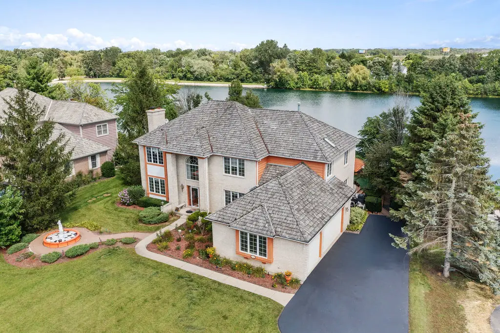 28951 Forest Lake Lane, Libertyville, IL 60048 - Image #1