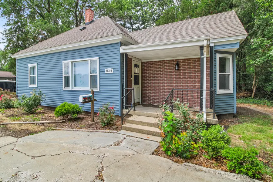 1601 N Mckinley Avenue, Champaign, IL 61821 - #3