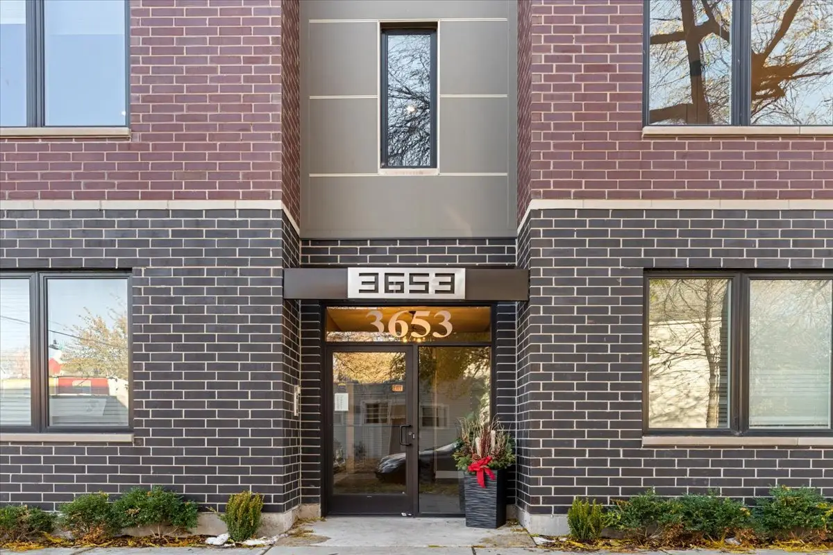 3653 W Barry Avenue #3W, Chicago, IL 60618 - Image #1