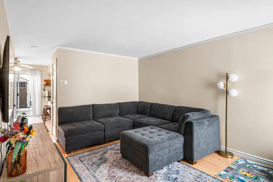 1938 Huntington Boulevard, Hoffman Estates, IL 60169 - Image #2