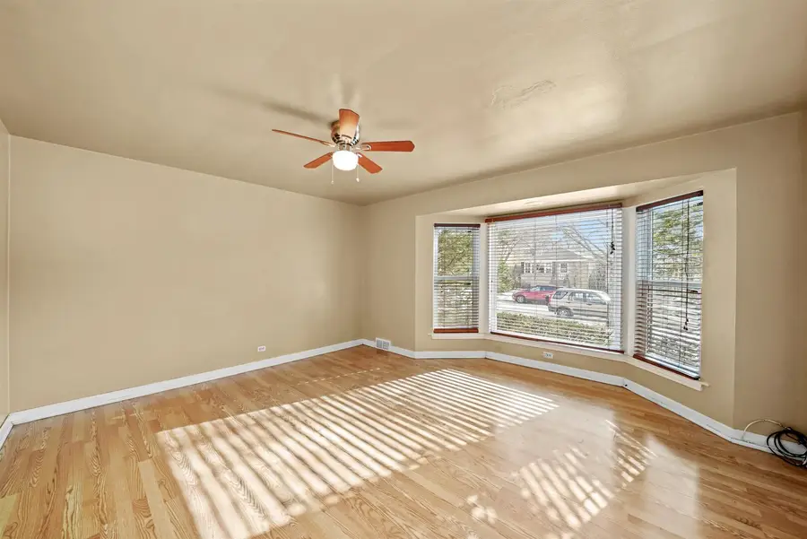 3110 W Jarvis Avenue, Chicago, IL 60645 - Image #2