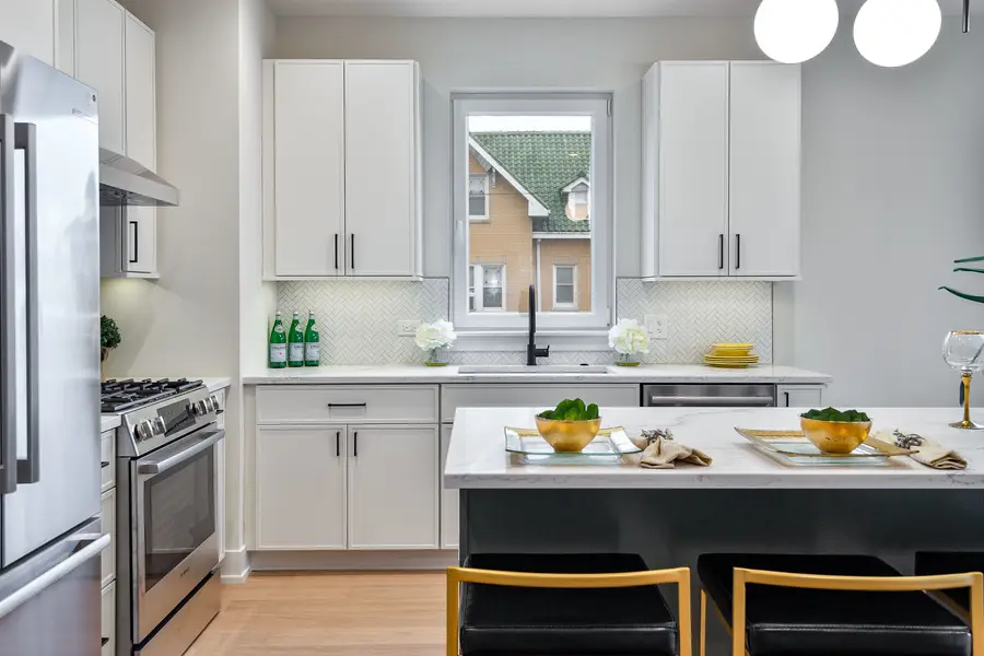 5256 W Newport Avenue, Chicago, IL 60641 - Image #3