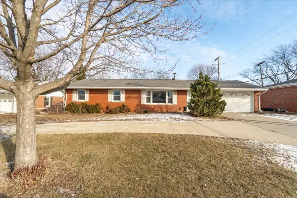 226 Fairway Drive, Bloomington, IL 61701