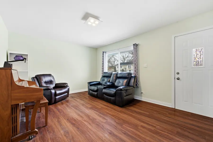 733 Oriole Drive, Streamwood, IL 60107 - Image #3